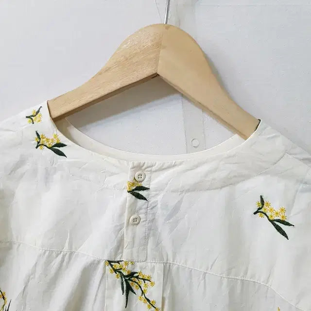 [SOLD OUT] COF 미모사 꽃자수 블라우스