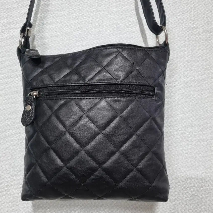 [BUNJANG] Black Quilted Crossbody Bag / 블랙 퀼팅 크로스백 패션가방 새것수준컨디션