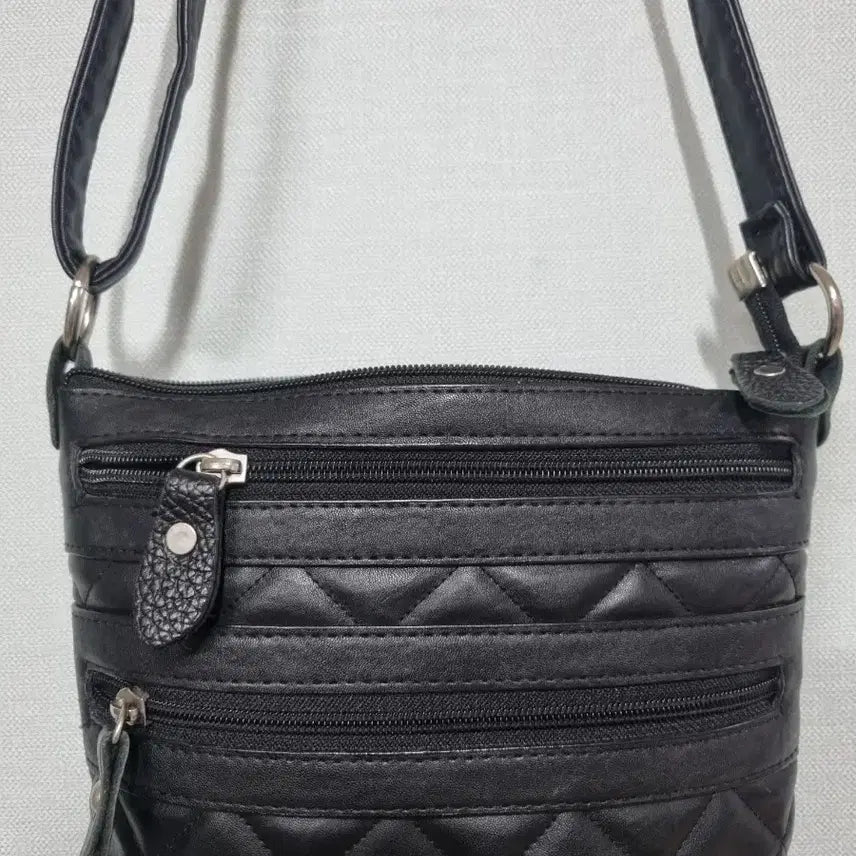 [BUNJANG] Black Quilted Crossbody Bag / 블랙 퀼팅 크로스백 패션가방 새것수준컨디션