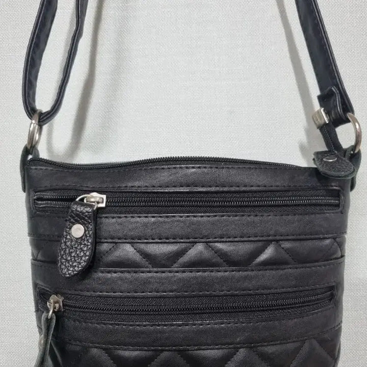 [BUNJANG] Black Quilted Crossbody Bag / 블랙 퀼팅 크로스백 패션가방 새것수준컨디션