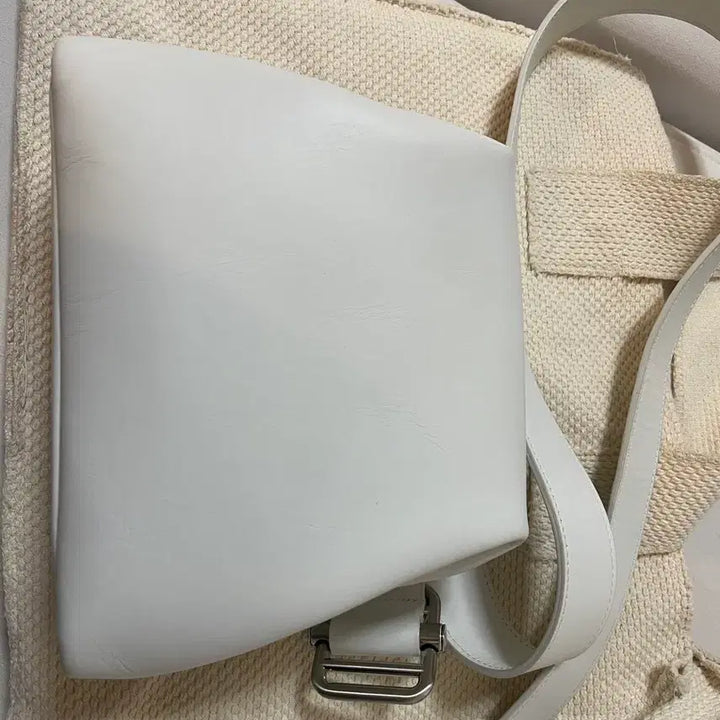 [BUNJANG] OSOI MINI BROT White Handbag / OSOI 오소이 MINI BROT 화이트 판매합니다