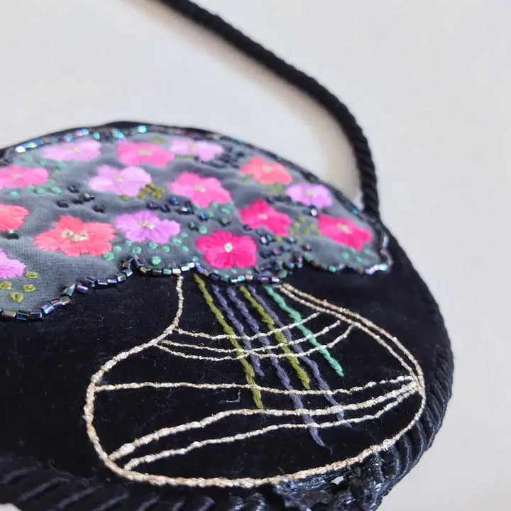 [BUNJANG] Handmade Floral Embroidered Velvet Crossbody Bag / 플라워 자수 벨벳 크로스백