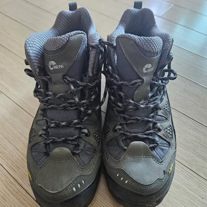 [BUNJANG] Nepa Hiking Boots 275 / 네파 등산화 275