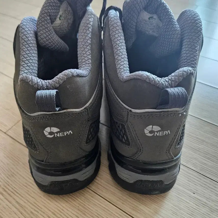 [BUNJANG] Nepa Hiking Boots 275 / 네파 등산화 275