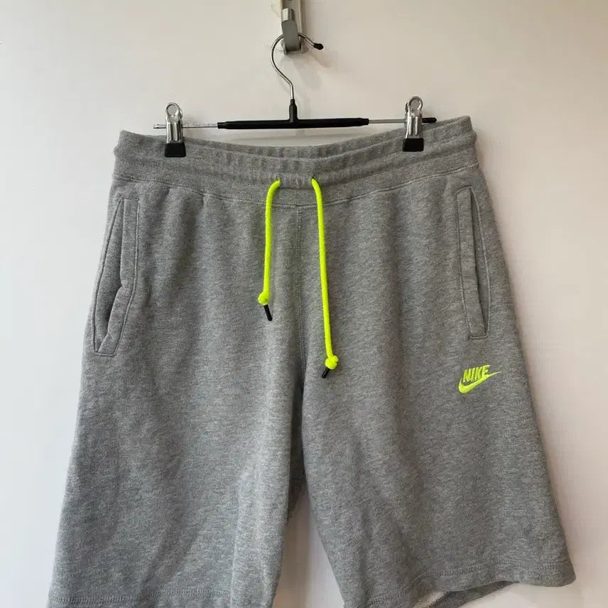 [BUNJANG] Nike Gray Sweatpants / 나이키 형광 스우시로고 그레이 팬츠 M