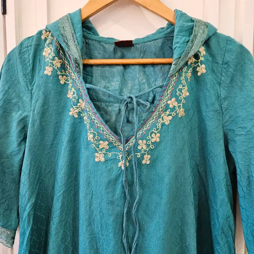 [BUNJANG] A.I.C Embroidered Hooded Tunic Dress / 자수 후드 튜닉 원피스