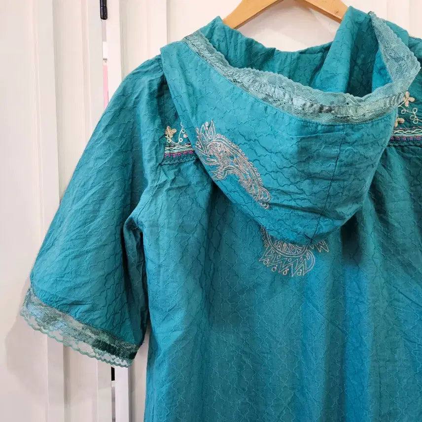 [BUNJANG] A.I.C Embroidered Hooded Tunic Dress / 자수 후드 튜닉 원피스