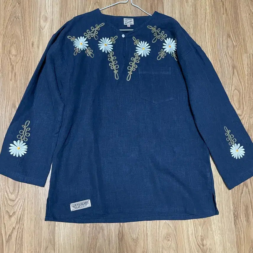 [BUNJANG] Gooseberry Ray Daisy Embroidered Navy Shirt / 구스베리레이 데이지 자수 남방 네이비 셔츠