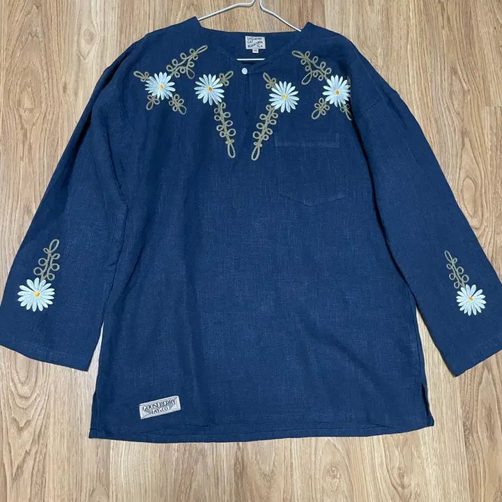 [BUNJANG] Gooseberry Ray Daisy Embroidered Navy Shirt / 구스베리레이 데이지 자수 남방 네이비 셔츠
