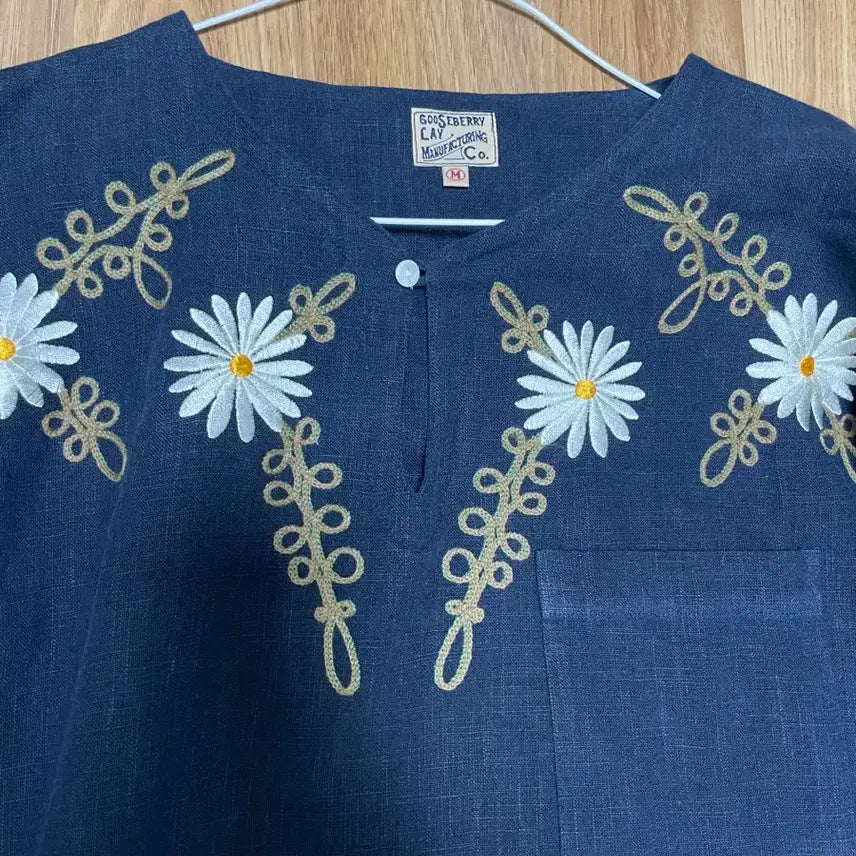 [BUNJANG] Gooseberry Ray Daisy Embroidered Navy Shirt / 구스베리레이 데이지 자수 남방 네이비 셔츠