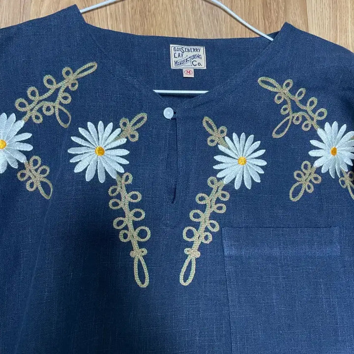 [BUNJANG] Gooseberry Ray Daisy Embroidered Navy Shirt / 구스베리레이 데이지 자수 남방 네이비 셔츠
