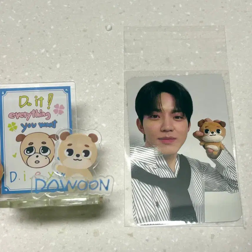 [BUNJANG] DAY6 Dowoon Lucky Charm Acrylic Stand Photocard / 데이식스 도운 행운부적 아크릴 스탠드 포카