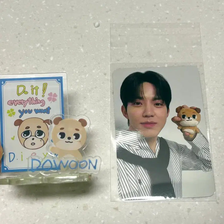 [BUNJANG] DAY6 Dowoon Lucky Charm Acrylic Stand Photocard / 데이식스 도운 행운부적 아크릴 스탠드 포카