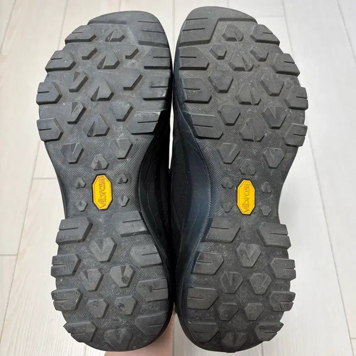 [SOLD OUT] [255] 아크테릭스 버텍스 알파인 GTX