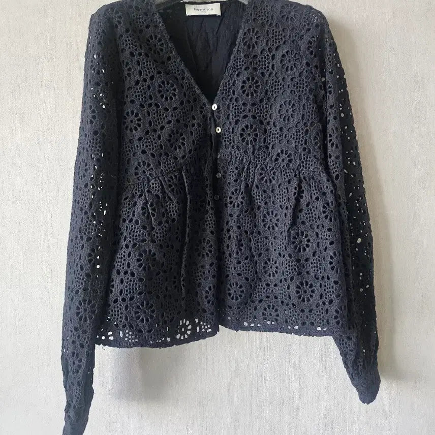 [BUNJANG] Bernice Lace Punching Blouse / 2023. 베르니스)레이스 펀칭 블라우스