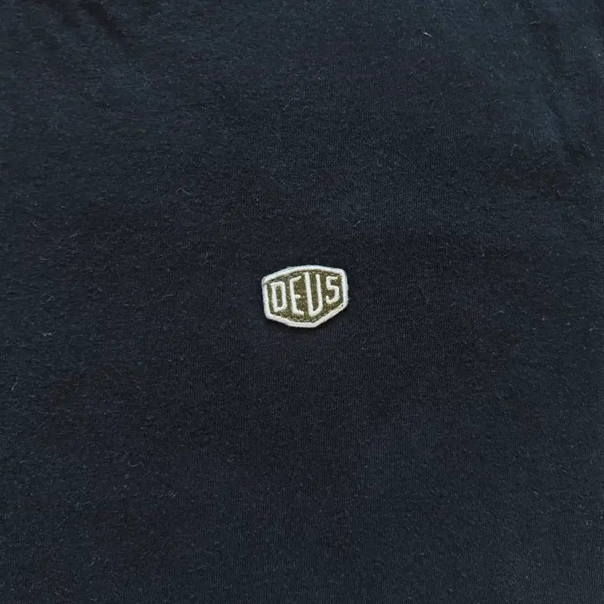 [BUNJANG] Deus Ex Machina Black Short Sleeve T-shirt (L) / 데우스 엑스 마키나 블랙 반팔 티셔츠 L