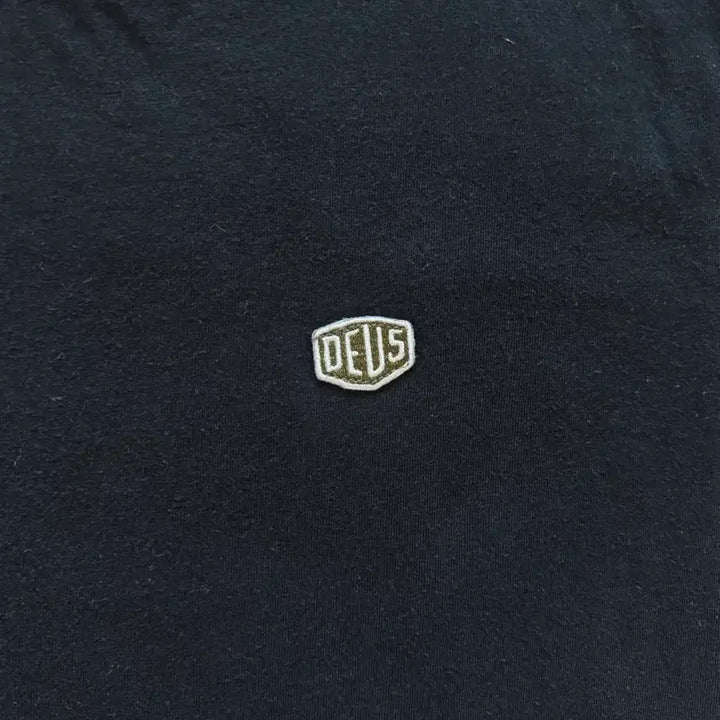 [BUNJANG] Deus Ex Machina Black Short Sleeve T-shirt (L) / 데우스 엑스 마키나 블랙 반팔 티셔츠 L