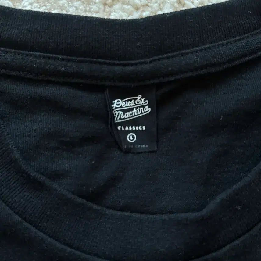 [BUNJANG] Deus Ex Machina Black Short Sleeve T-shirt (L) / 데우스 엑스 마키나 블랙 반팔 티셔츠 L