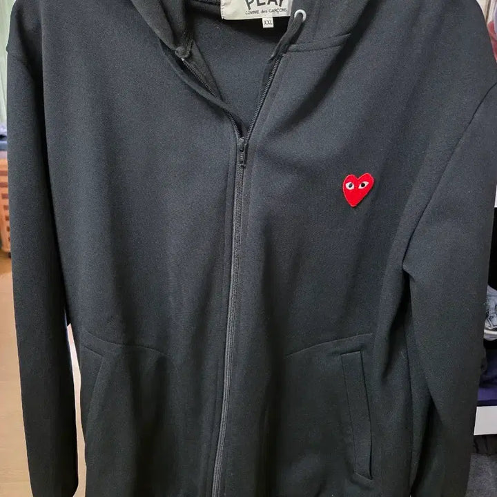 [BUNJANG] Comme des Garcons Red Heart Patch Black Zip-up Hoodie / [정품] 꼼데가르송 레드와펜 PLAY 블랙집업후드