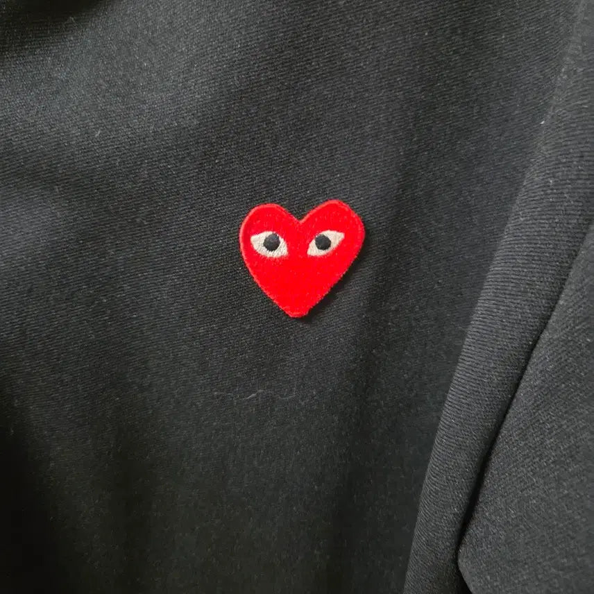 [BUNJANG] Comme des Garcons Red Heart Patch Black Zip-up Hoodie / [정품] 꼼데가르송 레드와펜 PLAY 블랙집업후드