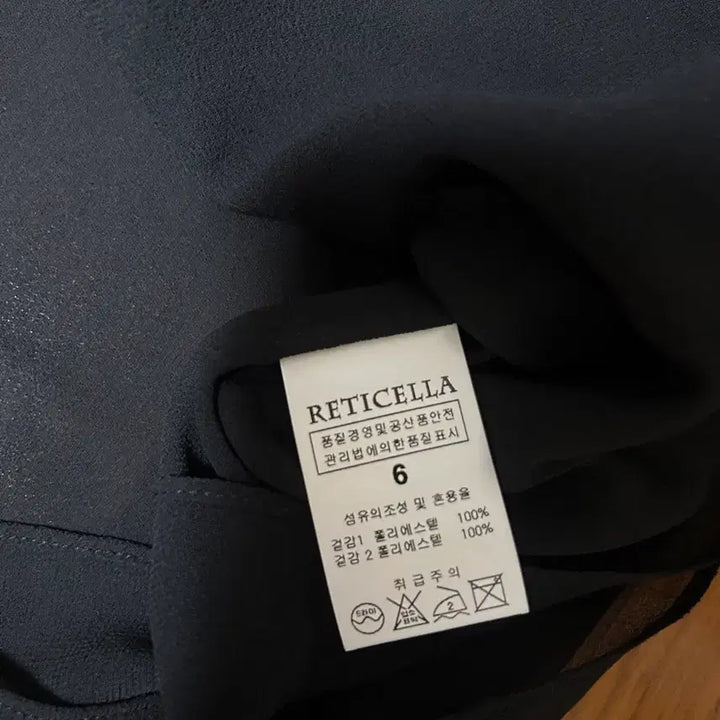 [SOLD OUT] 레티첼라 블랙 블라우스