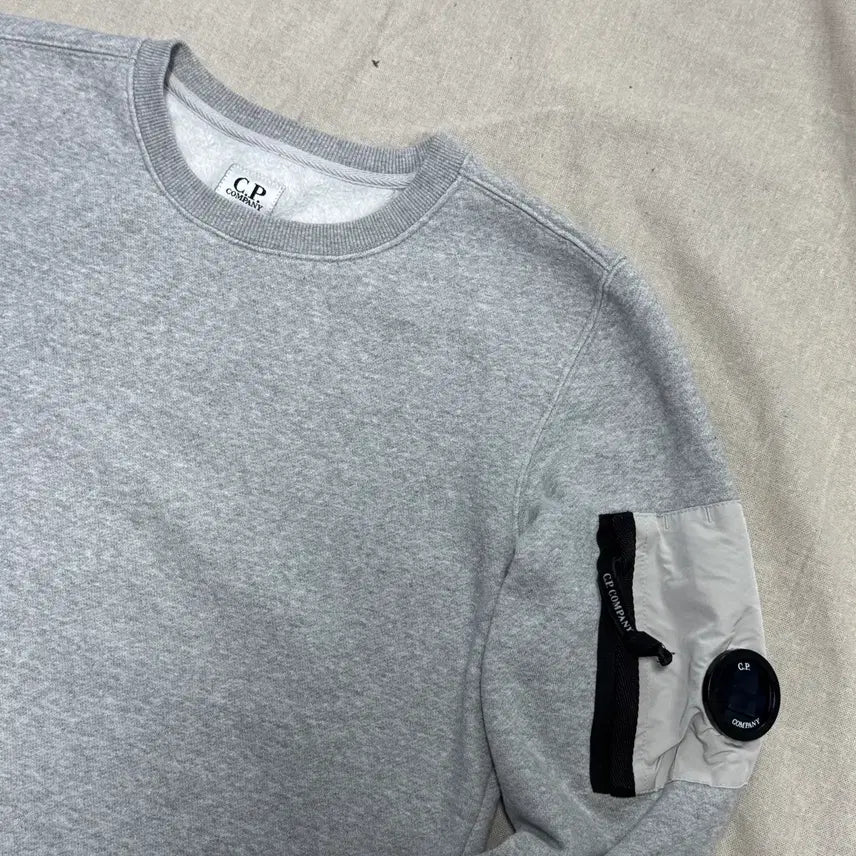 [SOLD OUT] cp컴퍼니 자수 그레이 맨투맨 95