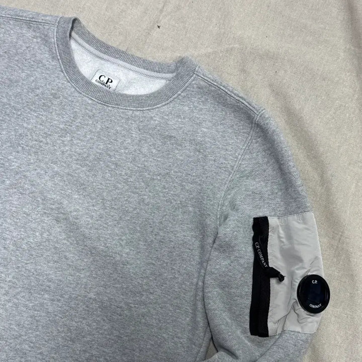 [SOLD OUT] cp컴퍼니 자수 그레이 맨투맨 95