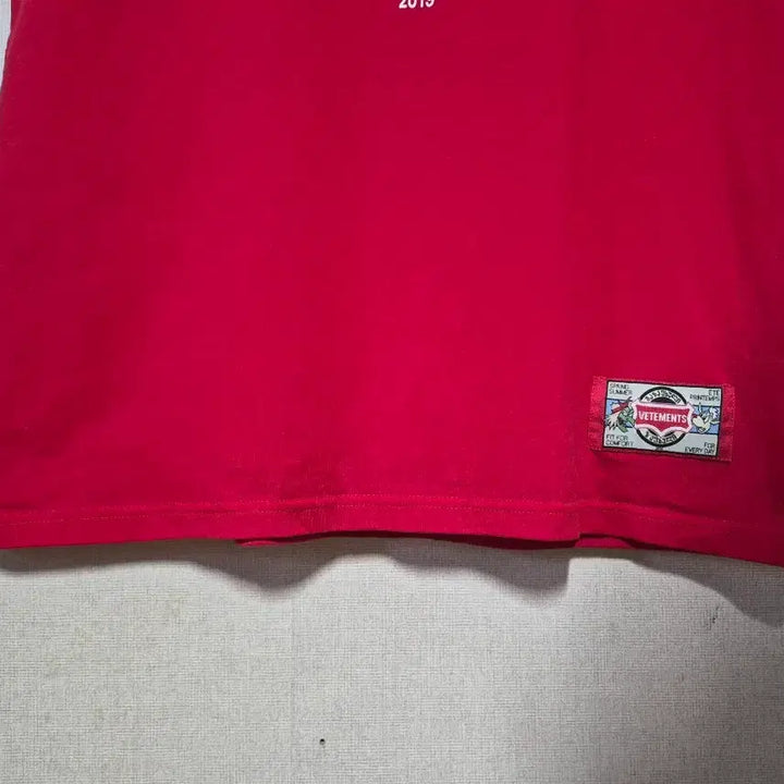 [BUNJANG] VETEMENTS Cartoon Logo T-shirt / 베트멍 레드 카툰 케릭터 로고( S)
