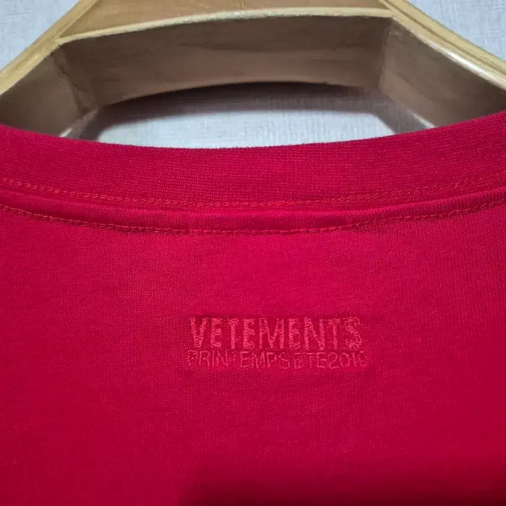[BUNJANG] VETEMENTS Cartoon Logo T-shirt / 베트멍 레드 카툰 케릭터 로고( S)