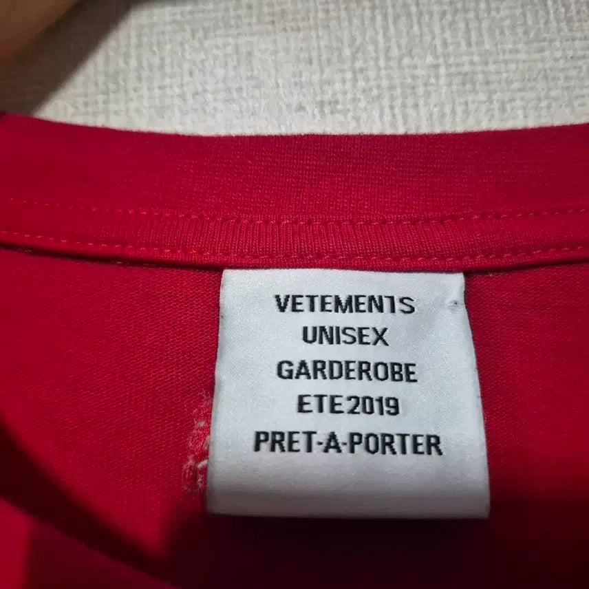 [BUNJANG] VETEMENTS Cartoon Logo T-shirt / 베트멍 레드 카툰 케릭터 로고( S)