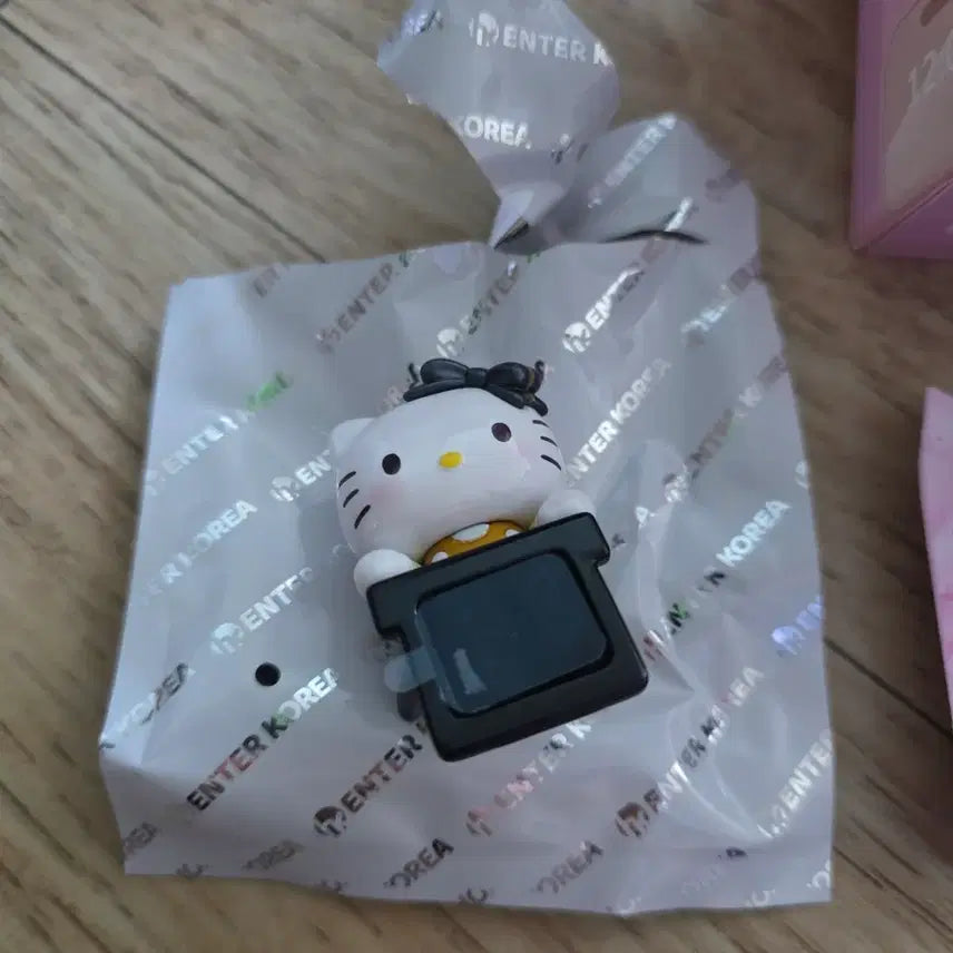[BUNJANG] Sanrio Hello Kitty Heart Peekaboo Figure - Secret Kitty / 단순개봉) 산리오 하트 까꿍 피규어 히퍼 - 시크릿 키티