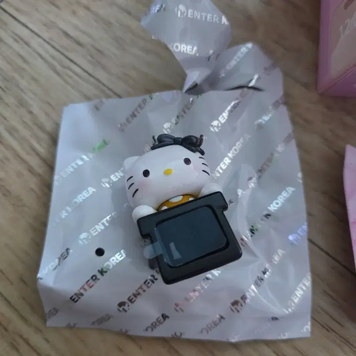 [BUNJANG] Sanrio Hello Kitty Heart Peekaboo Figure - Secret Kitty / 단순개봉) 산리오 하트 까꿍 피규어 히퍼 - 시크릿 키티