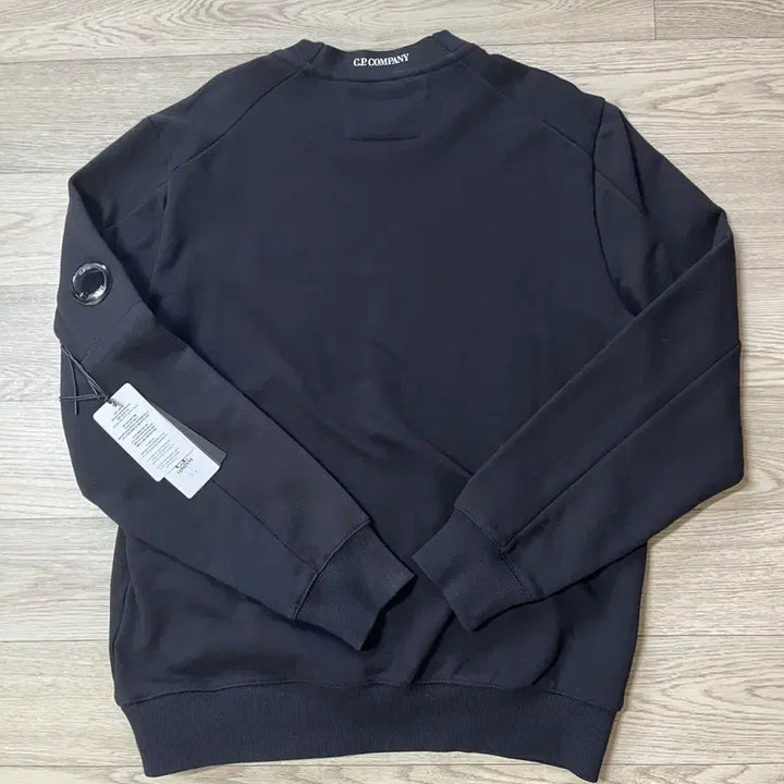 [SOLD OUT] CP컴퍼니 렌즈 맨투맨 블랙