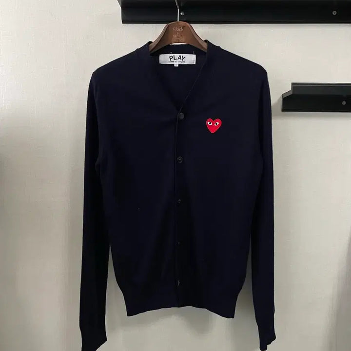 [SOLD OUT] 꼼데가르송 플레이 네이비 가디건 M