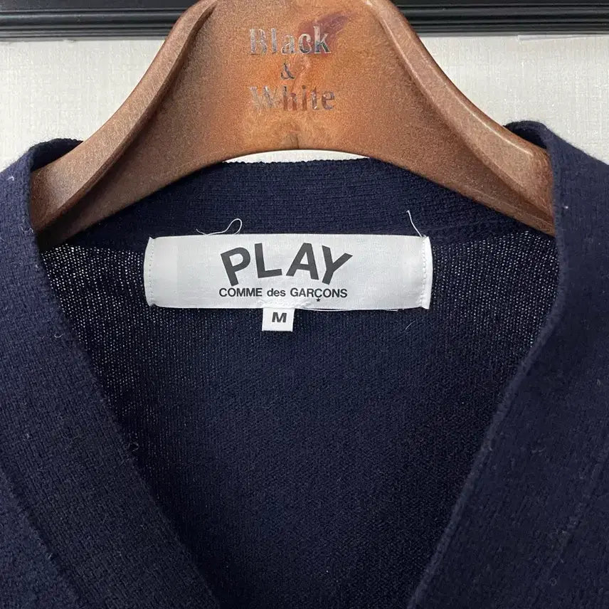 [SOLD OUT] 꼼데가르송 플레이 네이비 가디건 M