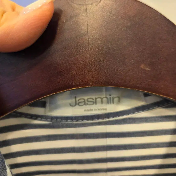 [BUNJANG] Jasmin Floral Embroidery Striped Shirt / Jasmin 꽃자수 스트라잎 줄무늬 셔츠