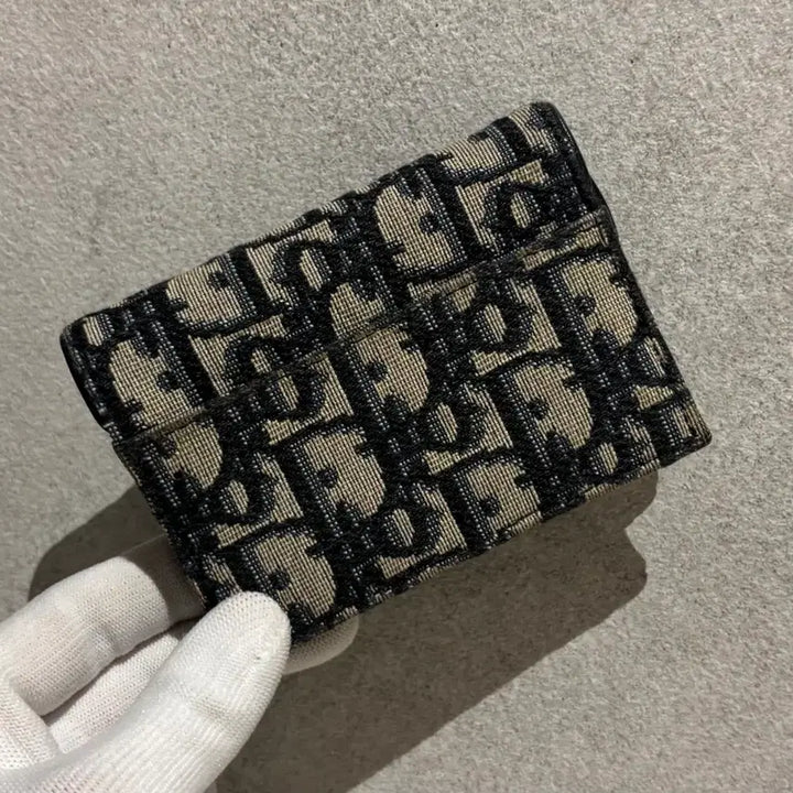 [SOLD OUT] A OS사이즈 디올 오블리크 새들 플랩 카드지갑 베이지
