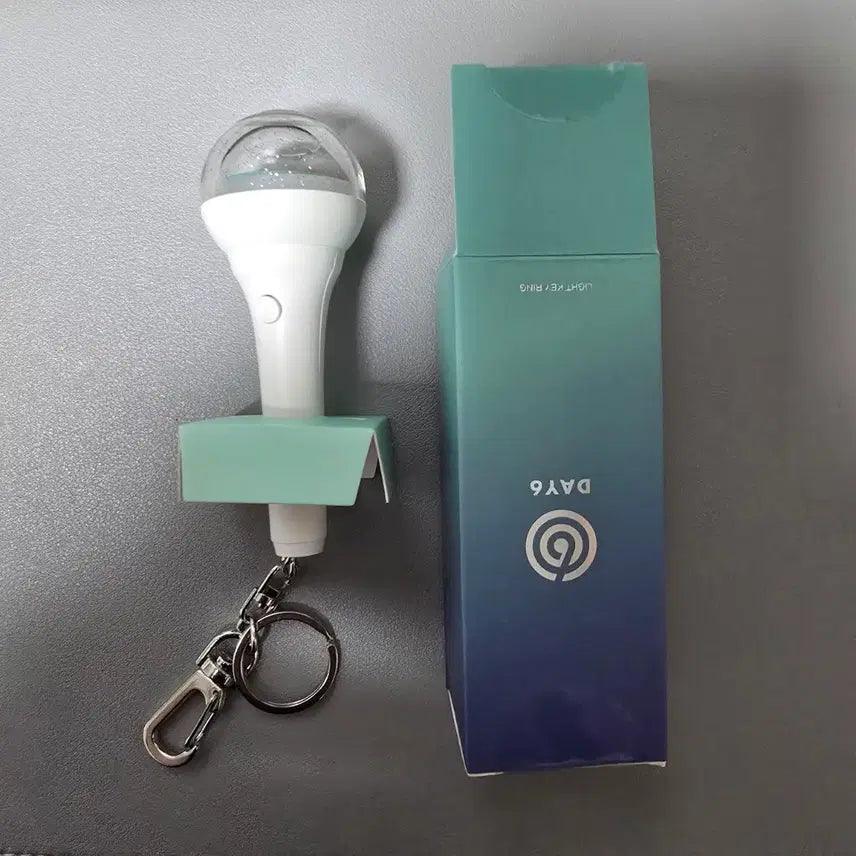[SOLD OUT] [BUNJANG] DAY6 Lightstick Keychain / DAY6 데이식스 응원봉 키링