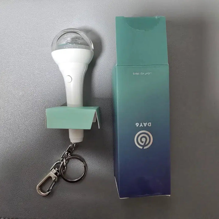 [SOLD OUT] [BUNJANG] DAY6 Lightstick Keychain / DAY6 데이식스 응원봉 키링