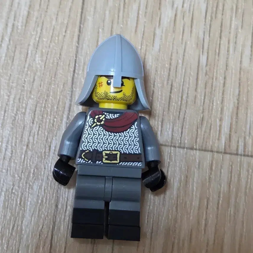 [BUNJANG] Lego Red Falcon Knight Minifigure (2022) / 레고 BAM 미니피규어 레드 팔콘 캐슬 기사 2022년