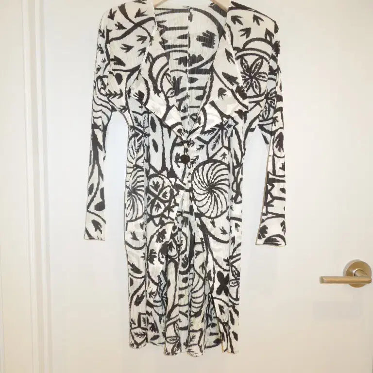 [BUNJANG] Pleats Please White Black Pattern Cardigan / 플리츠플리즈 화이트 블랙 패턴 가디건
