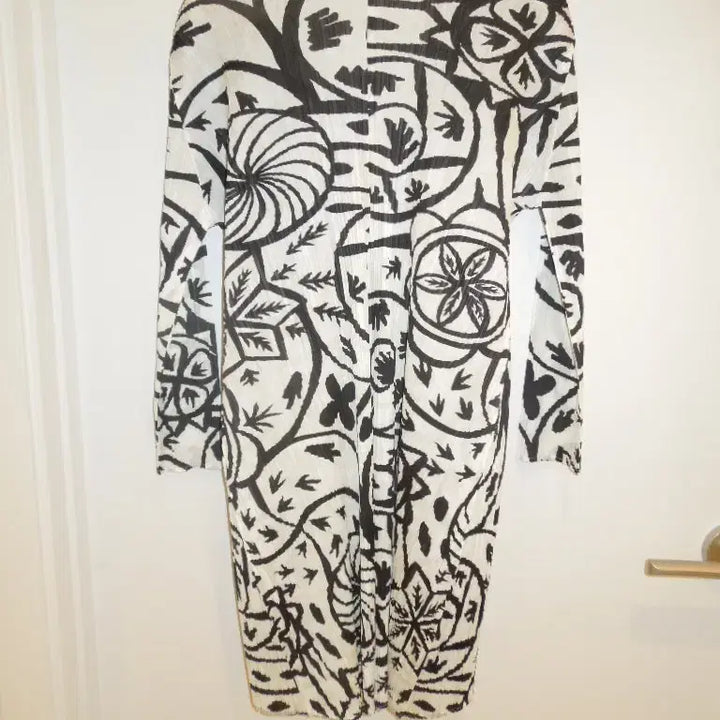 [BUNJANG] Pleats Please White Black Pattern Cardigan / 플리츠플리즈 화이트 블랙 패턴 가디건