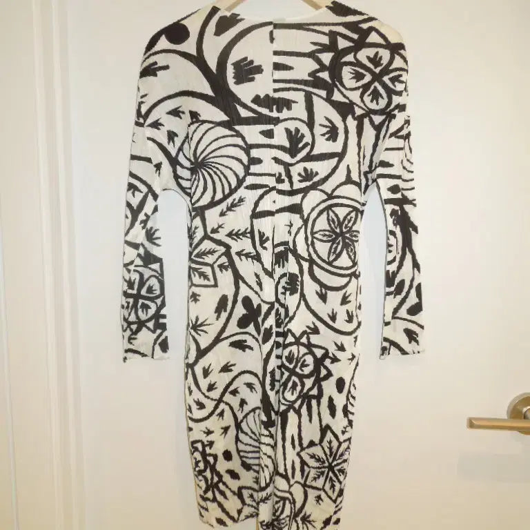 [BUNJANG] Pleats Please White Black Pattern Cardigan / 플리츠플리즈 화이트 블랙 패턴 가디건