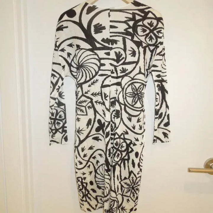 [BUNJANG] Pleats Please White Black Pattern Cardigan / 플리츠플리즈 화이트 블랙 패턴 가디건
