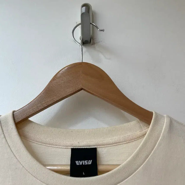 [BUNJANG] EVISU Ivory Logo Short Sleeve T-shirt / 에비수 아이보리 로고 반팔 티셔츠 L
