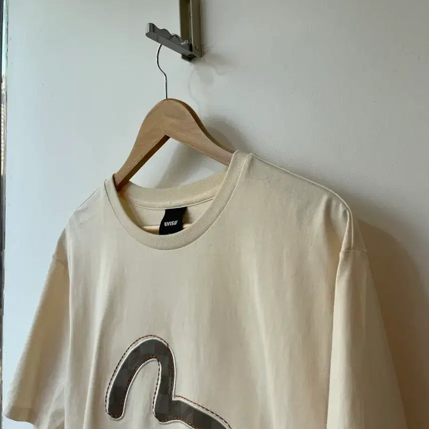 [BUNJANG] EVISU Ivory Logo Short Sleeve T-shirt / 에비수 아이보리 로고 반팔 티셔츠 L