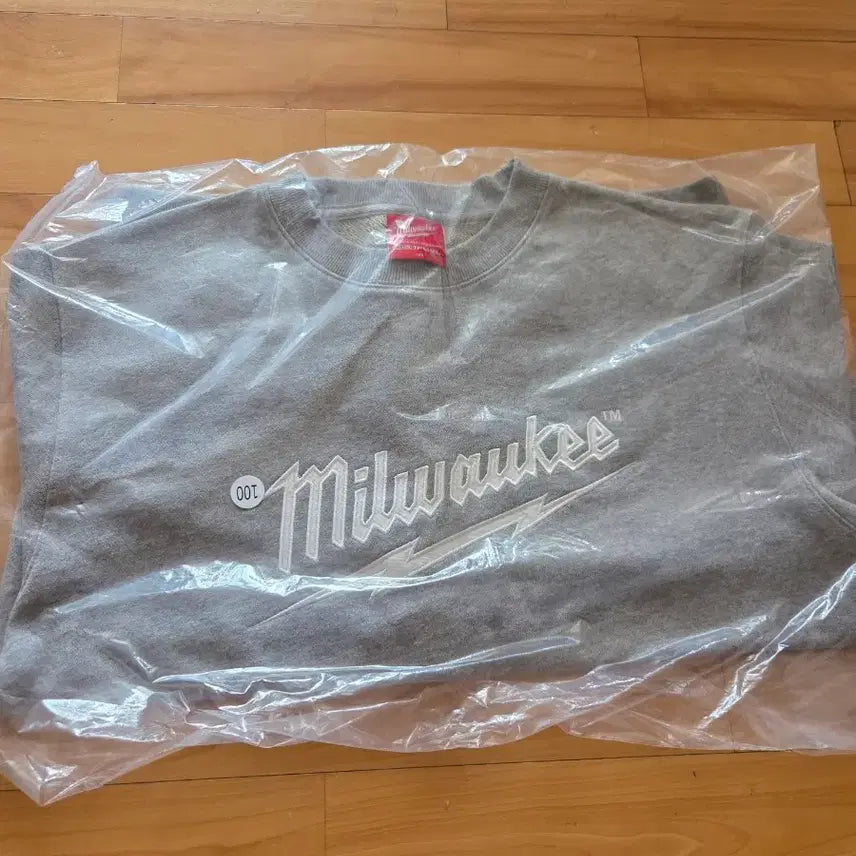 [BUNJANG] Milwaukee Crewneck Sweatshirt / 밀워키맨투맨