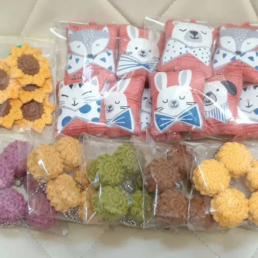 [BUNJANG] Handmade Assorted Keyring Bundle Set / 키링 40개 일괄/국화빵/동물/해바라기/선물사은품용/군번줄