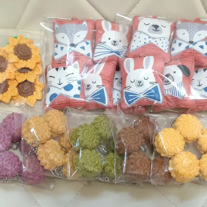 [BUNJANG] Handmade Assorted Keyring Bundle Set / 키링 40개 일괄/국화빵/동물/해바라기/선물사은품용/군번줄