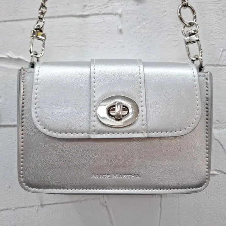 [BUNJANG] ALICE MARTHA Nifi Silver Crossbody Bag / ALICE MARTHA 니피 실버
